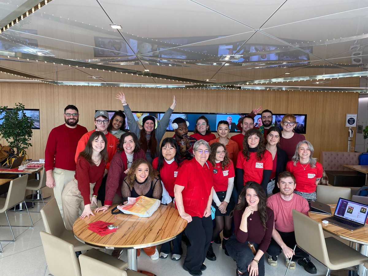 A SHOW OF SOLIDARITY: (Thread, 1 of 3) Members of @condeunion – still fighting proposed layoffs and @CondeNast's refusal to be fully transparent – gathered today, decked out in red, to watch the company’s global meeting….