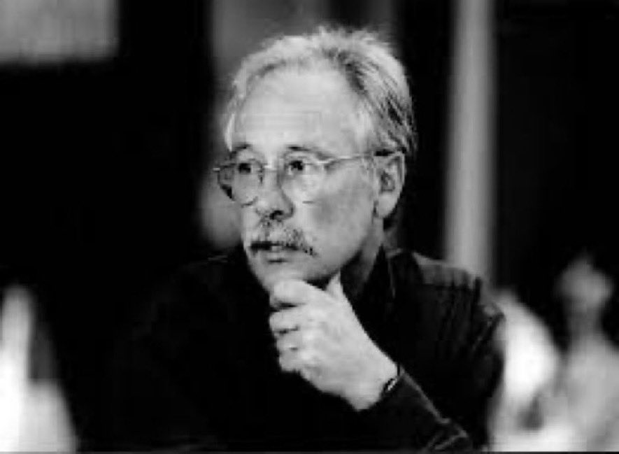 'You pick things up like a person leaving a burning house, which means you do it very randomly.' ~ W. G. Sebald Died on this day, in 2001 thanks to @LiteraryVienna