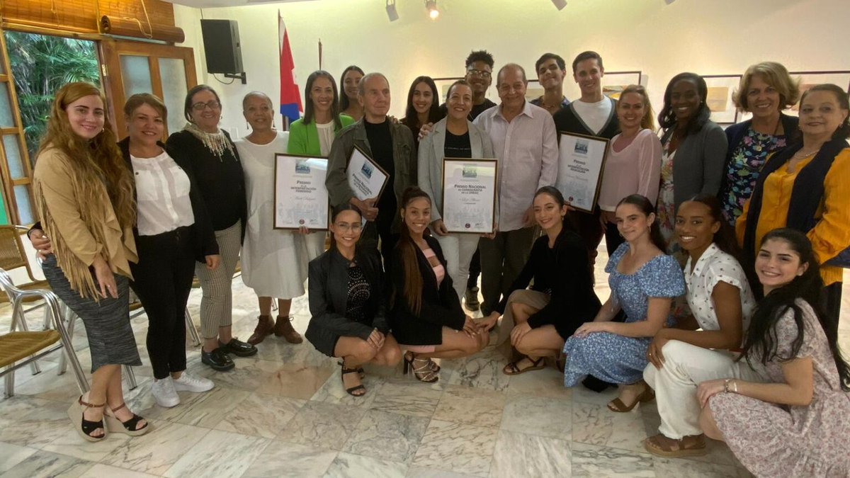 La directora, maestra y coreógrafa Lizt Alfonso recibió el Premio  Nacional de Coreografía de la Unión de Escritores y Artistas de #Cuba por el espectáculo Habana Fénix, estrenado en 2023.#CubaEsCultura <a href="/UNEAC_online/">UNEAC</a>