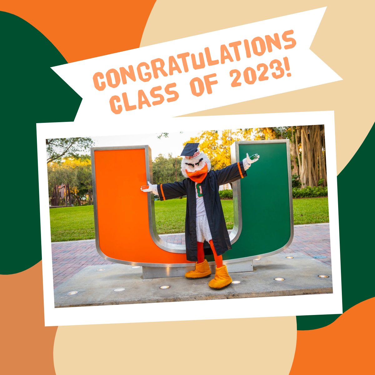 Congratulations to all the UM graduates! 
May your future be bright and successful. 🙌 🎓 💚🧡