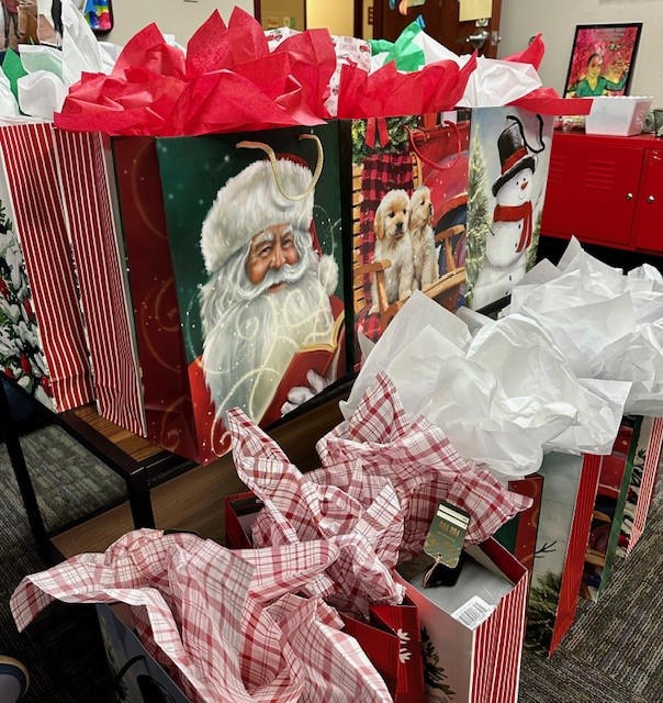 Making the season extra special for our foster youth! Our Independent Living Skills (ILS) Program helps foster youth, ages 15-23, successfully transition from state-supported care to independent living. 
#holidays #tistheseason #ywcacc #clarkcountywa #vancovuerwa #fostercare