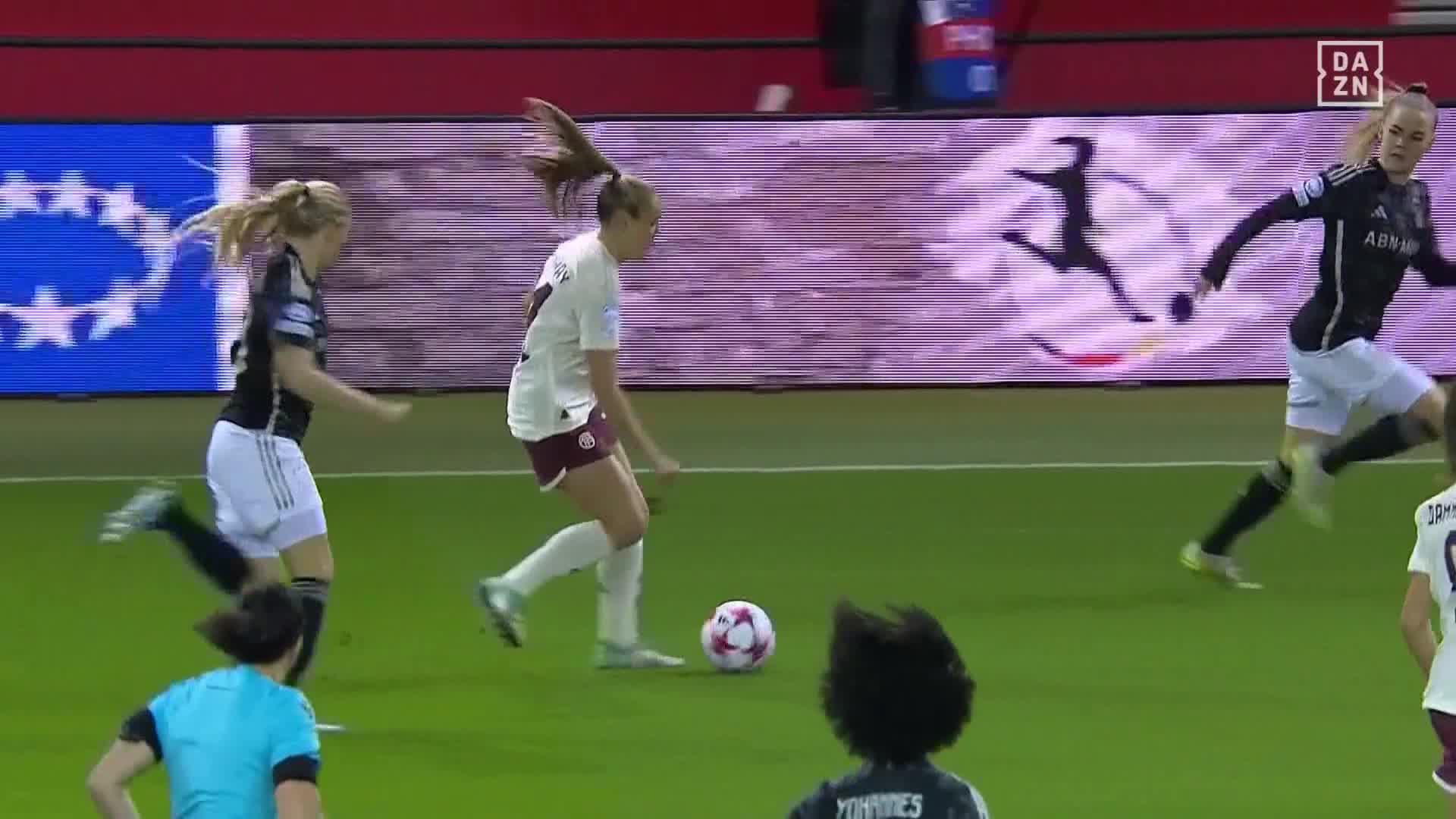 Blink and you'll miss it!Lea Schüller gives Bayern Munich the lead inside 90 seconds ⚡🏴󠁧󠁢󠁥󠁮󠁧󠁿 🎙️ 👉  🎙️ 👉  🎙️ 👉
