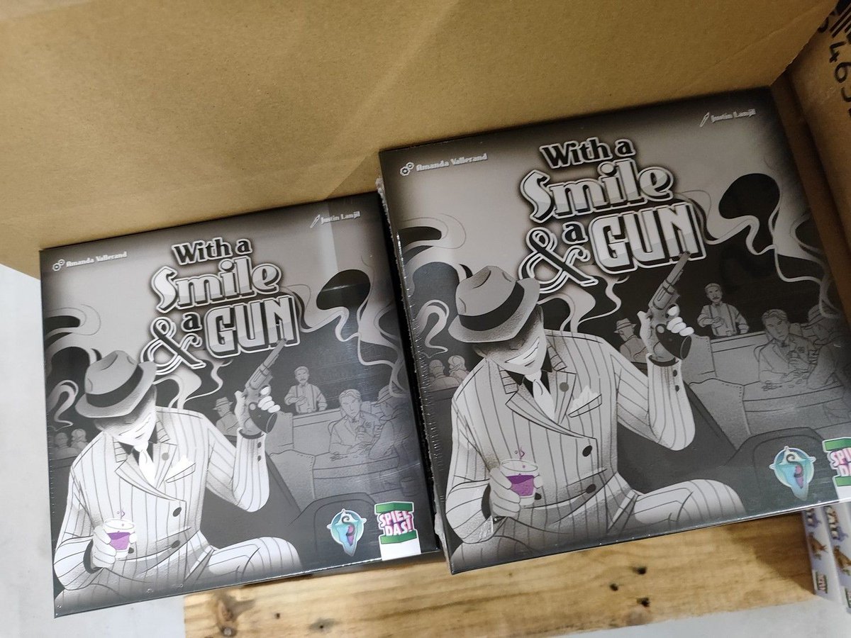 Was haben wir denn da so spät noch im Wareneingang entdeckt?

Heute haben wir einen Schwung "With a Sile &amp; a Gun" geliefert bekommen.

spieletaxi.de/With-a-Smile-a… 

#brettspiele #brettspiel #boardgames #boardgame #boardgaming #boardgamer #gesellschaftsspiel #spieletaxi