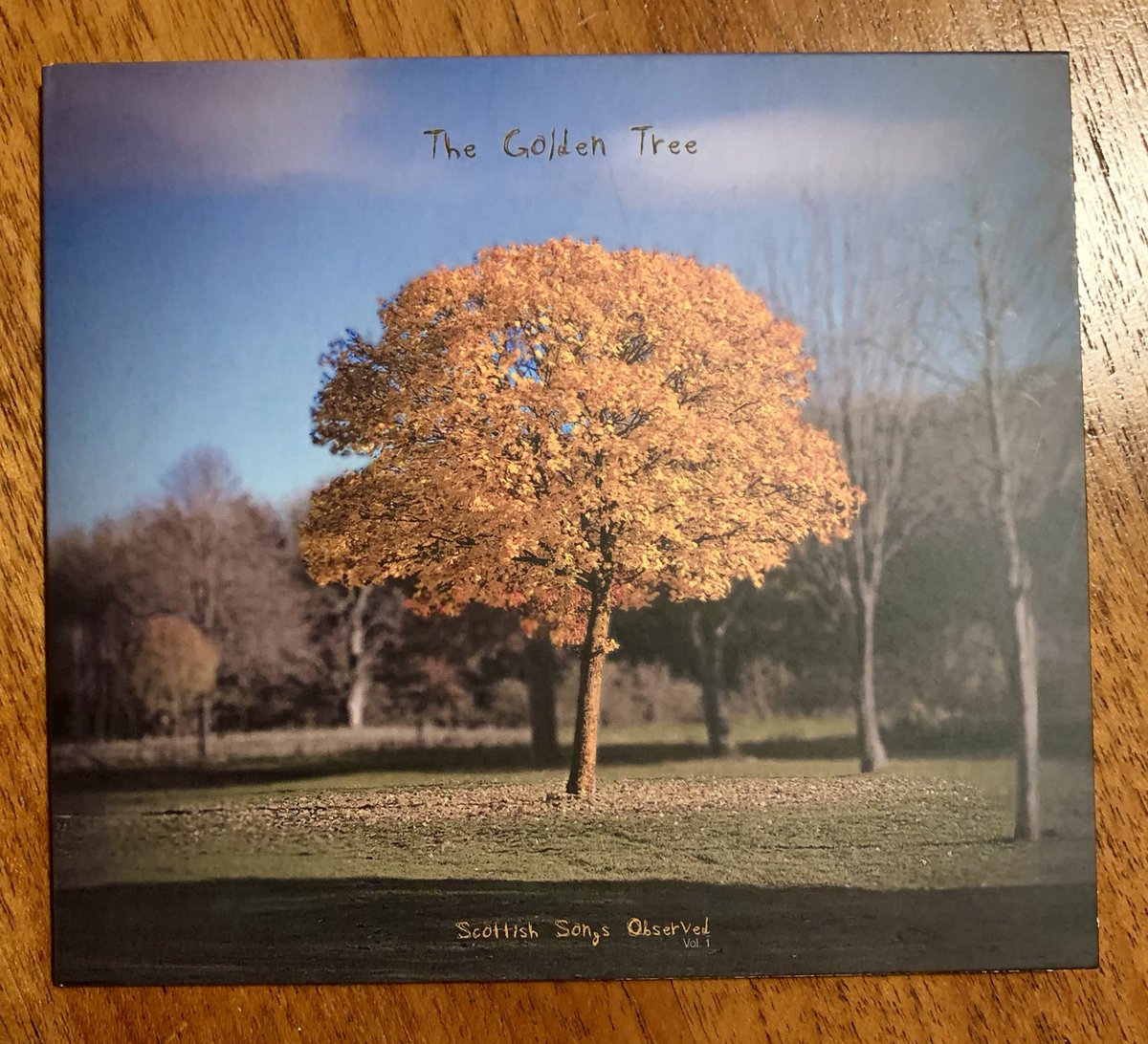 This little bit of magic arrived today. It’s exquisite, pure and truthful treasures from the Scottish songbook. Bravo @ropoem @GramSkin and @LNFGlasgow 🖤 #thegoldentree