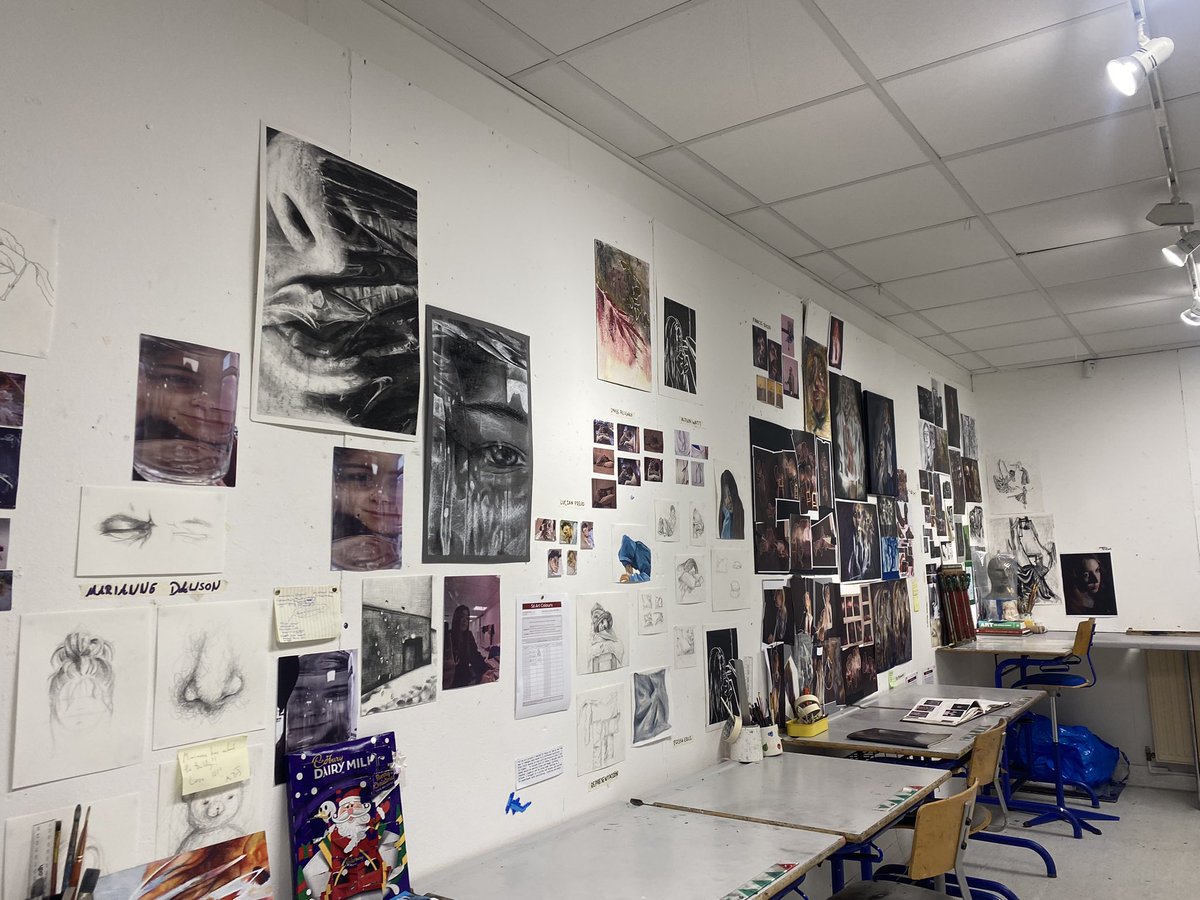 Congratulations to our Advanced Higher and Higher pupils on their work in progress exhibition 👏🏻 #aimhigh