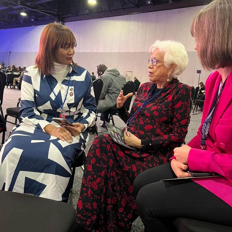 En la #COSP10, coordinamos la participación de RD🇩🇴en una declaración a favor de la transparencia en Contrataciones Públicas, mediante reunión entre @OrtizBosch, directora general de esta #DIGEIG, Lindsey Marchessault de @opencontracting y Ruth de los Santos, del @MinHaciendard.