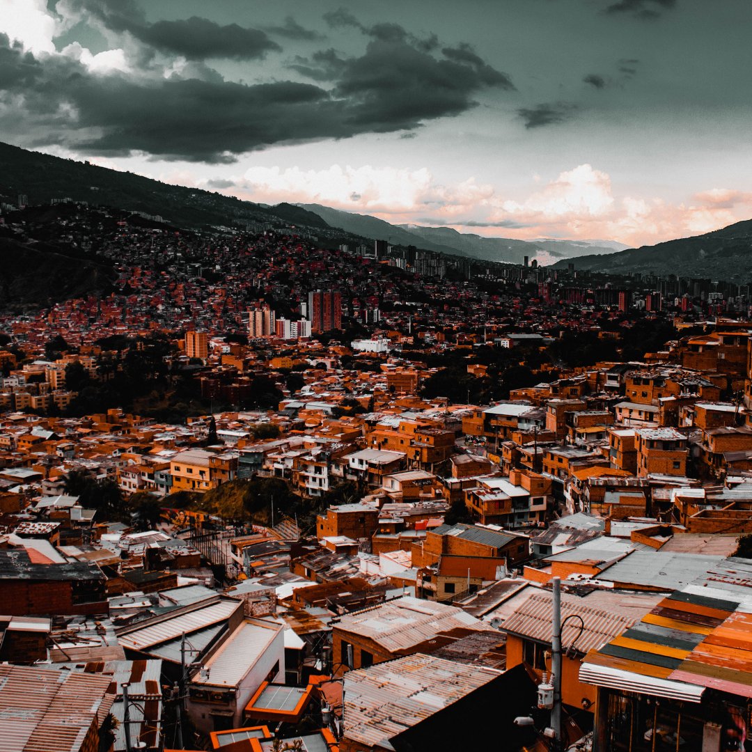 El 'Archivo Vivo de Moravia' emerge como un testimonio digital que captura la riqueza de la comunidad. Con más de 600 materiales, esta iniciativa documenta la historia, luchas y expresión territorial de Moravia.  Conoce más detalles en👉 archivovivomoravia.org.📷 Ilustrativa.