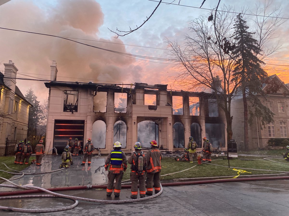 Here's the before an after photos of a mansion that burned near York Mills and Leslie on Thursday morning. The home at 27 Dempsey Cres, was listed for sale for $13.8 million, after last being sold in 2020 for $3.45 million. Nothing yet on a cause and no injuries reported.