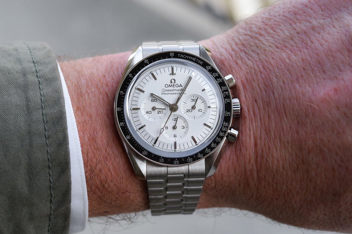 What is your #1 wish in watches for next year? Any release/development you would love to see? 

I’m split between thinner IWC chrono movements, white Speedmaster and white explorer I. 

You?

#watches #horology 

Image: monochromewatches
