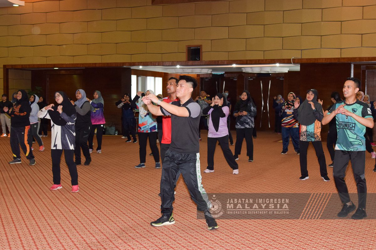 PUTRAJAYA, 14 Disember 2023 – Datin Nazirah binti Abd Hamid, Pengerusi Puspanita Cawangan Kecil Jabatan Imigresen Malaysia menghadiri Program Gaya Hidup Sihat Siri 3 yang berlangsung di Ibu Pejabat Jabatan Imigresen Malaysia.

facebook.com/10006904903530…