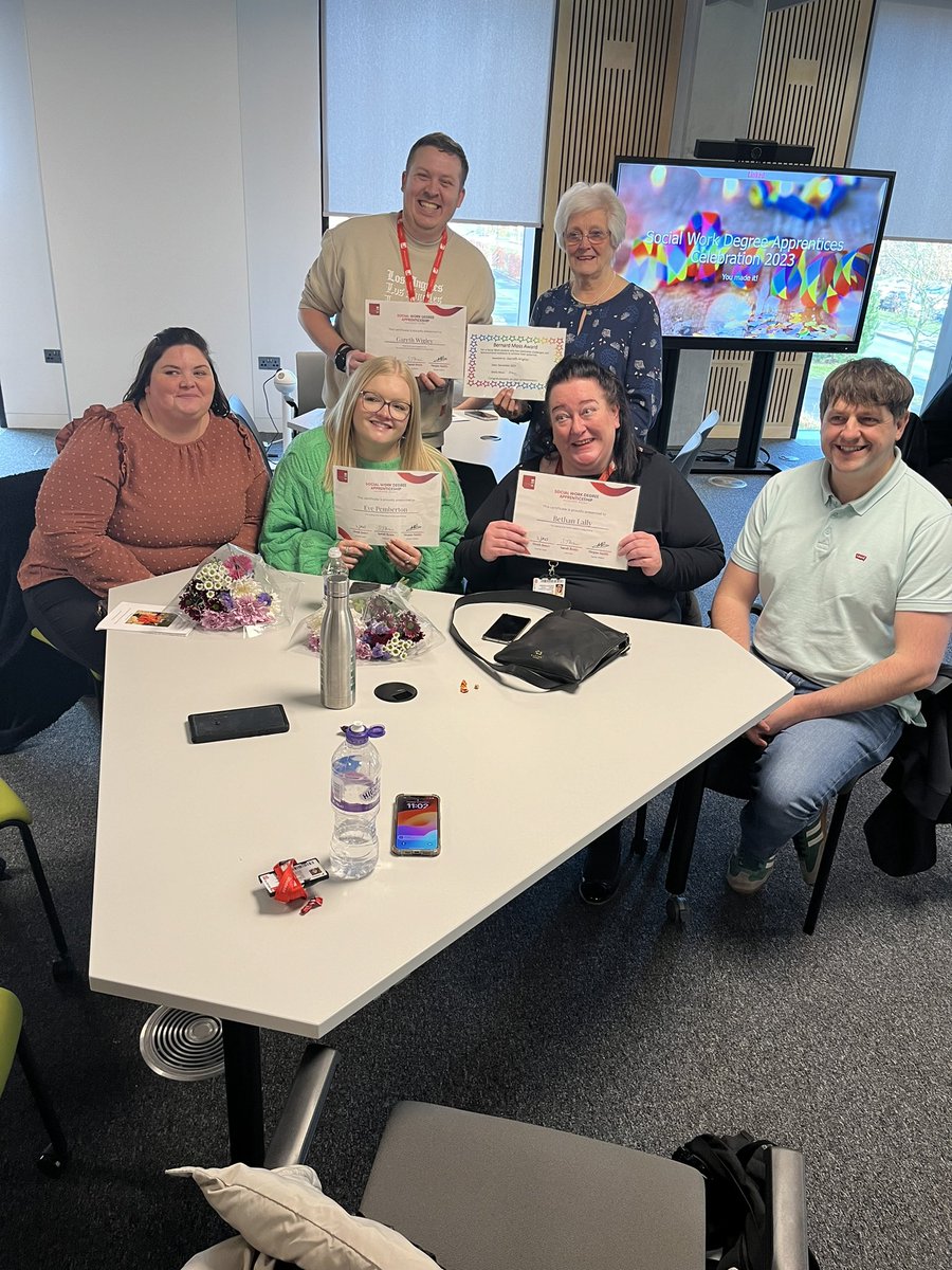 So proud to celebrate our social work degree apprentices, full of inspiration and motivation to put that hard earned learning into practice … well done all @StaffsUni and <a href="/mpftnhs/">Midlands Partnership University NHS FT</a>