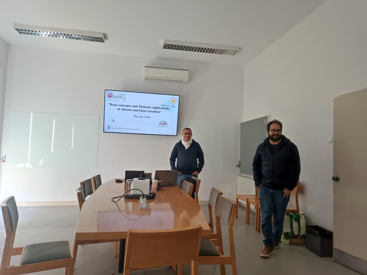 Prof. Marcelo Balin presenting now at the group meeting about glass and glassceramic materials.