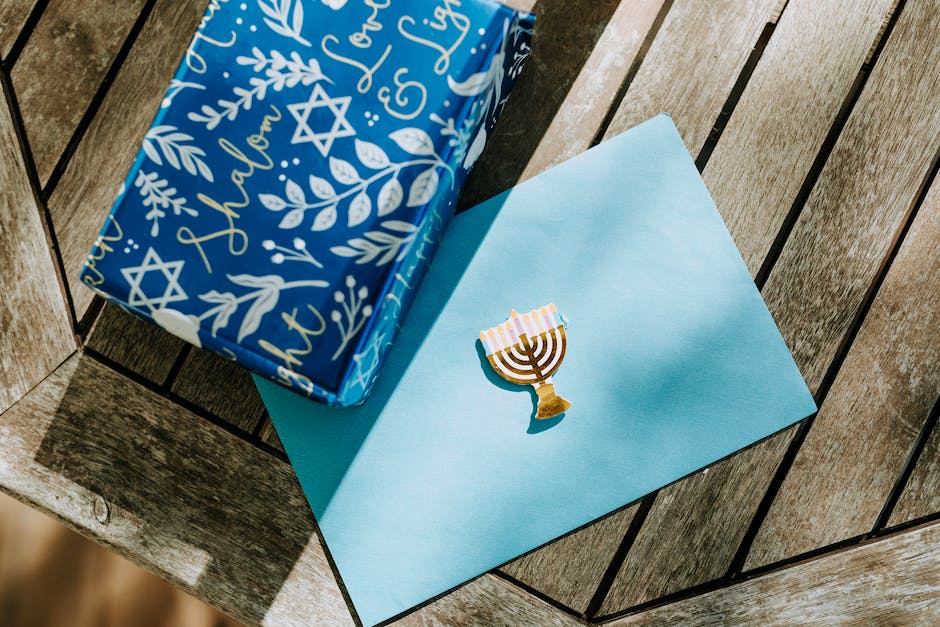 TalkTherapyLiv's tweet image. #HappyHanukkah! The festive period started on 7th December and ends 15th December. It's important to ensure we take care of our #MentalWellness during this time.

#CopingStrategies
#NHSTalkingTherapies
@Mersey_Care
@TalkTherapyLiv
