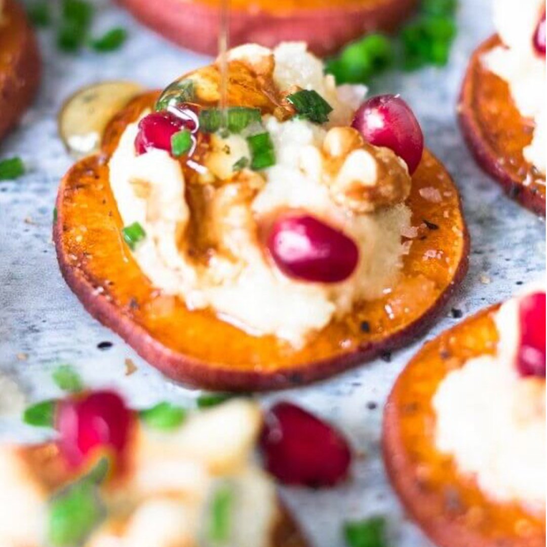 Our Sweetpotato Rounds with Vegan and Toasted Walnuts by @EatingbyElaine are a great way to celebrate the holidays. 🎄🍠

ncsweetpotatoes.com/recipe/sweetpo…

#ncsweetpotatoes #sweetpotatoes #sweetpotatoroundswithveganritcottaandtoastedwalnuts #recipe #cooking #christmas #holidays