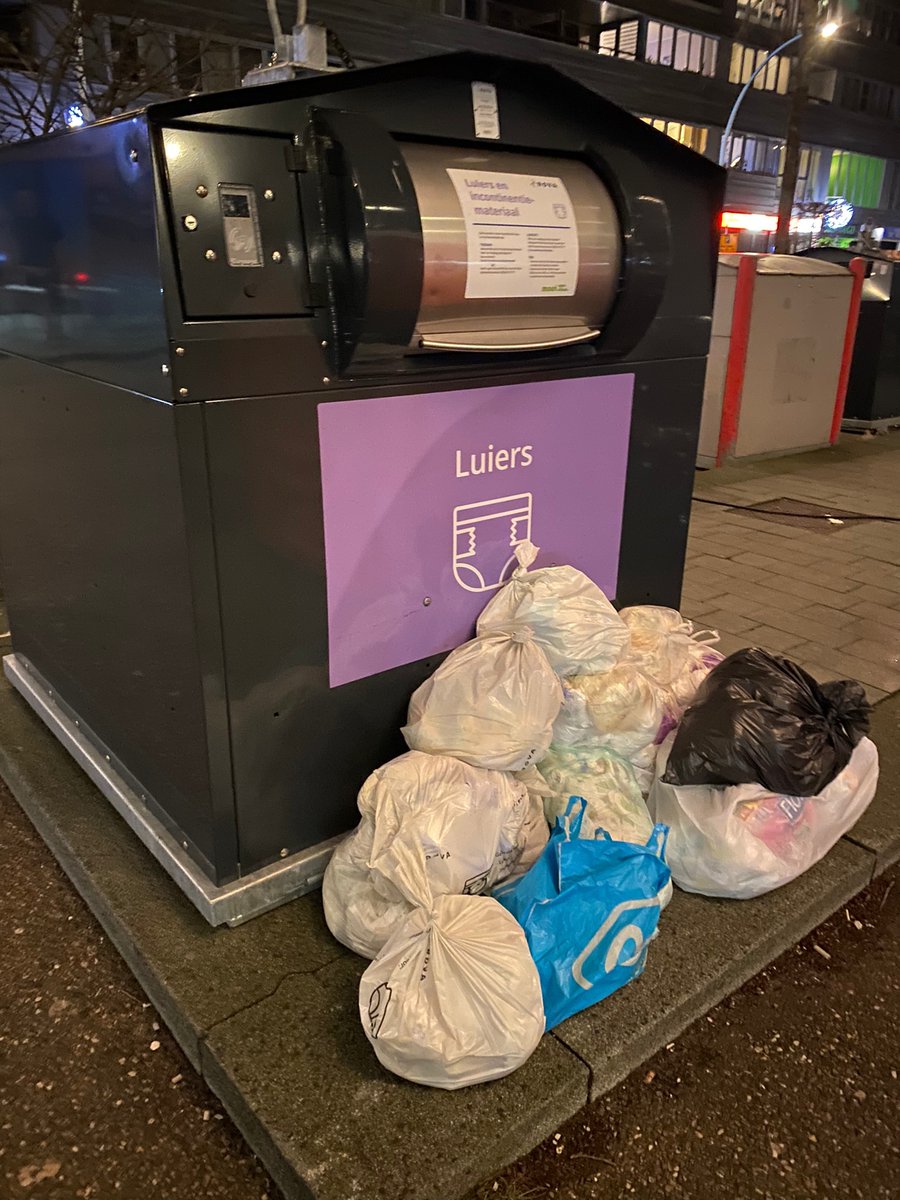Zwolle is smerig geworden met de afvalboete. Die moet worden afgeschaft! 

Ook zijn er bakken geplaatst waar mensen in een rolstoel niet bij kunnen. Gelukkig bereikten we dat zij hun afval zonder boete in de ondergrondse kwijt kunnen.

#Zwolle #diftarzwolle #afvalboete