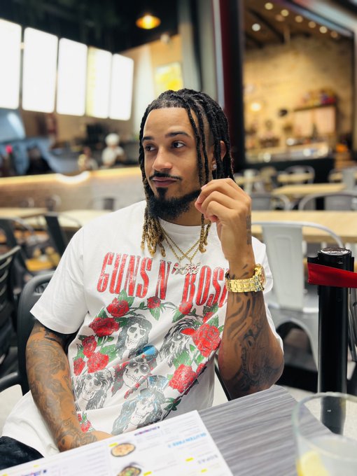 Whenever I do wear clothes&hellip; https://t.co/WWTxP1wC9M