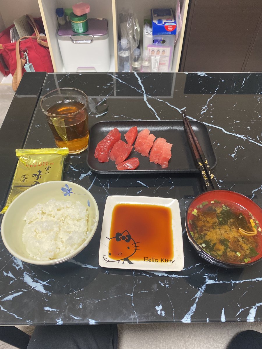 RvQ_lowredator's tweet photo. こんな遅い時間にご飯作ってくれてありがたい
いい奥さんです https://t.co/ToibqGZbLK