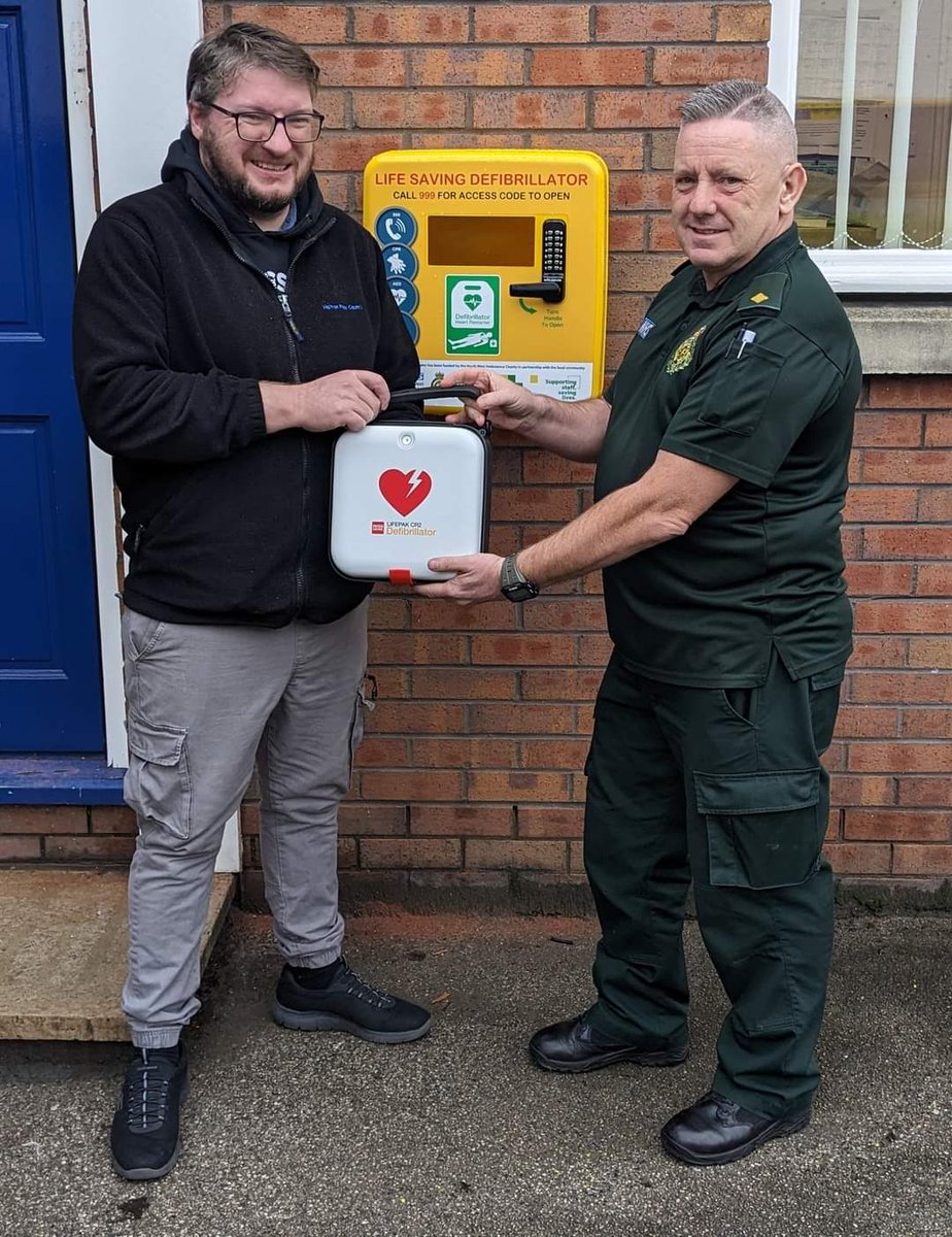 PLS RT Today we received a Life Saving Defibrillator thanks to @NWAmbCharity. Thank you thiswill be of great benefit to our community. @HaltonCarers @HaltonHour @HaltonLibraries @HomeSmartLet @HSHVCA @runcornworld @snellyradio @TheStudioWidnes @WidnesRuncornWN @HaltonBC
