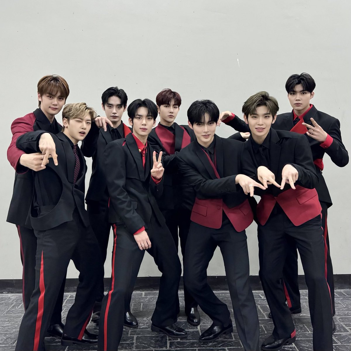 ZB1_official's tweet image. _𝗭𝗘𝗥𝗢𝗙𝗢𝗖𝗨𝗦

🏆 AAA 신인상
🏆 AAA 베스트 뮤지션상

제로즈🌹
언제나 제로베이스원의 행복이 되어줘서 고마워요🩵

#ZEROBASEONE #ZB1
#제로베이스원