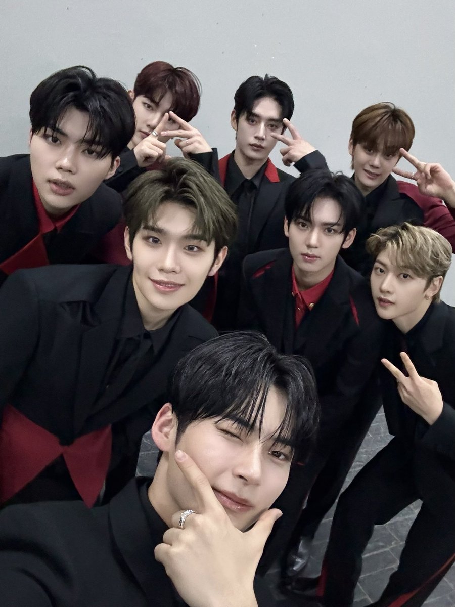 ZB1_official's tweet image. _𝗭𝗘𝗥𝗢𝗙𝗢𝗖𝗨𝗦

🏆 AAA 신인상
🏆 AAA 베스트 뮤지션상

제로즈🌹
언제나 제로베이스원의 행복이 되어줘서 고마워요🩵

#ZEROBASEONE #ZB1
#제로베이스원