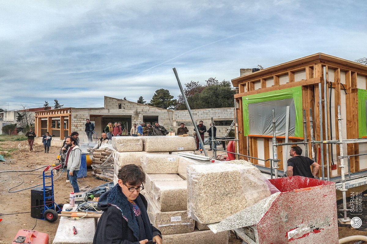 urlz.fr/oUZI

Ce mardi avait lieu la découverte du chantier du restaurant « le Présage », situé à Marseille. Le bâtiment, construit en charpente bois avec une conception bioclimatique poussée, est associé à un jardin nourricier.  #agricultureurbaine #permaculture
