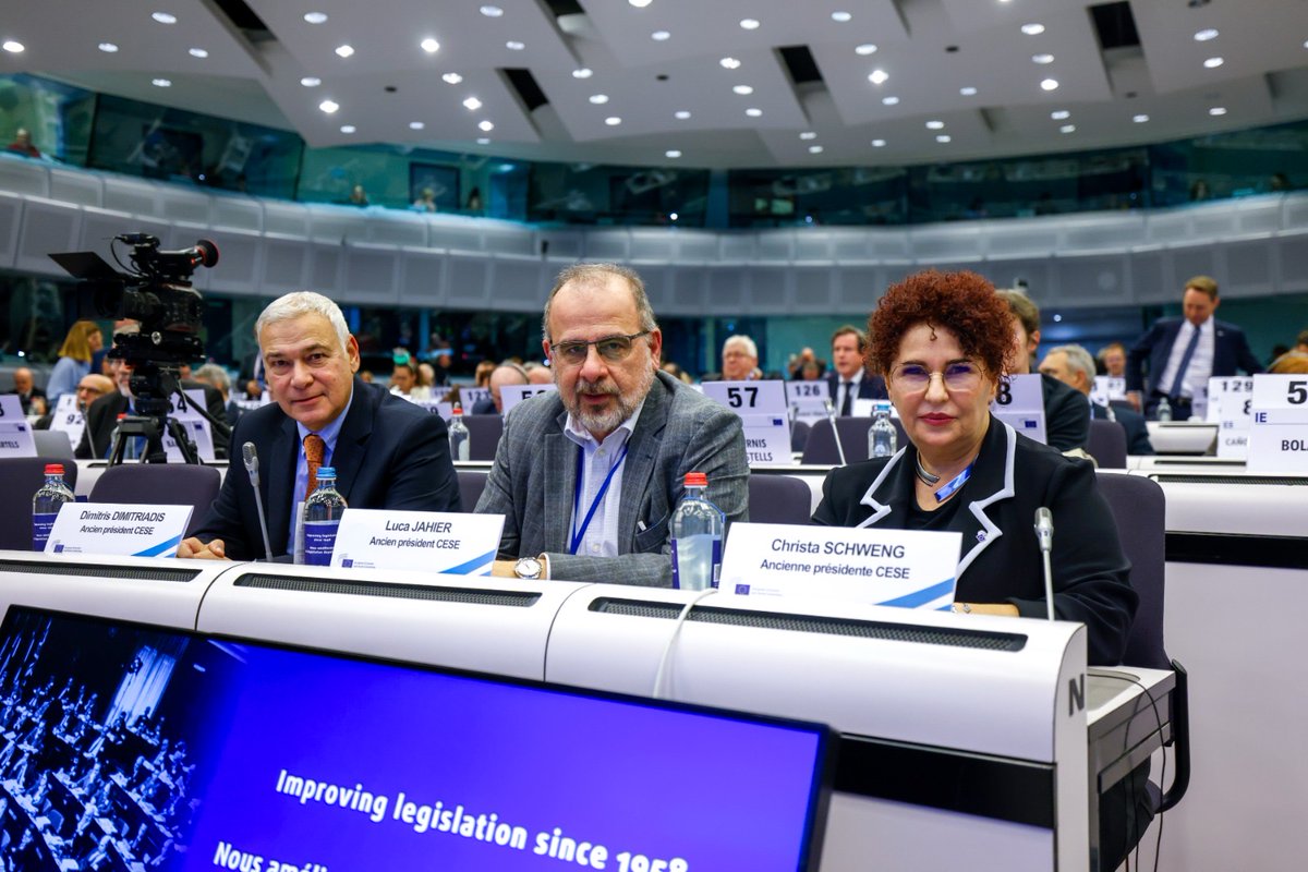 Remarkable celebration of the @EU_EESC's 65th anniversary at our #EESCPlenary yesterday with the participation of former EESC presidents and other distinguished guests. We remain committed to empowering #EUCivilSociety and defending #Democracy.