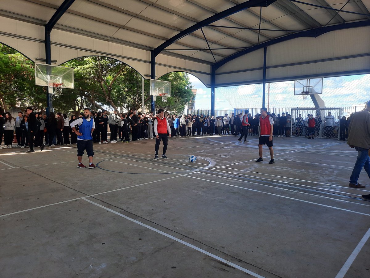 SandyTabbara's tweet photo. Football fever at its best!Teachers vs. Grade 10 learners' match brought out the competitive spirit &amp; positive vibes. It was an exhilarating game showcasing teamwork &amp; camaraderie⚽️👨‍🏫👨‍🎓#TeachersVsStudents  #Teamwork @Hhhsinfo @ea_rania @GhinwaJardali @HibaKanbar @DidiSaleh10 https://t.co/7qkGQYsoyC
