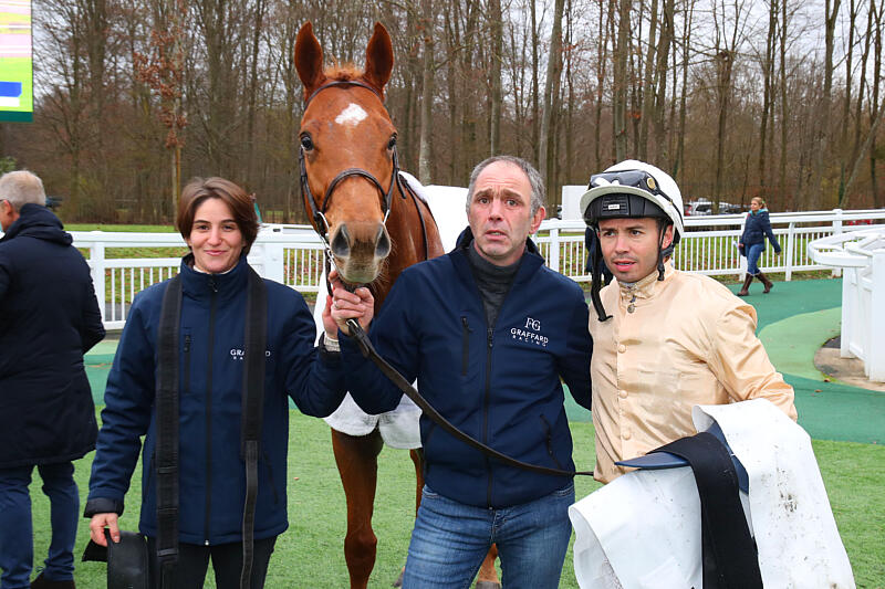 This horse, Track of Time, is the absolute sweetest and here he is winning again today, accompanied by his adoring rider, Sebastien, who is known for always believing in his horses. Well done to his owner Steve who also believes in him and bought him back from the Arc Sale.