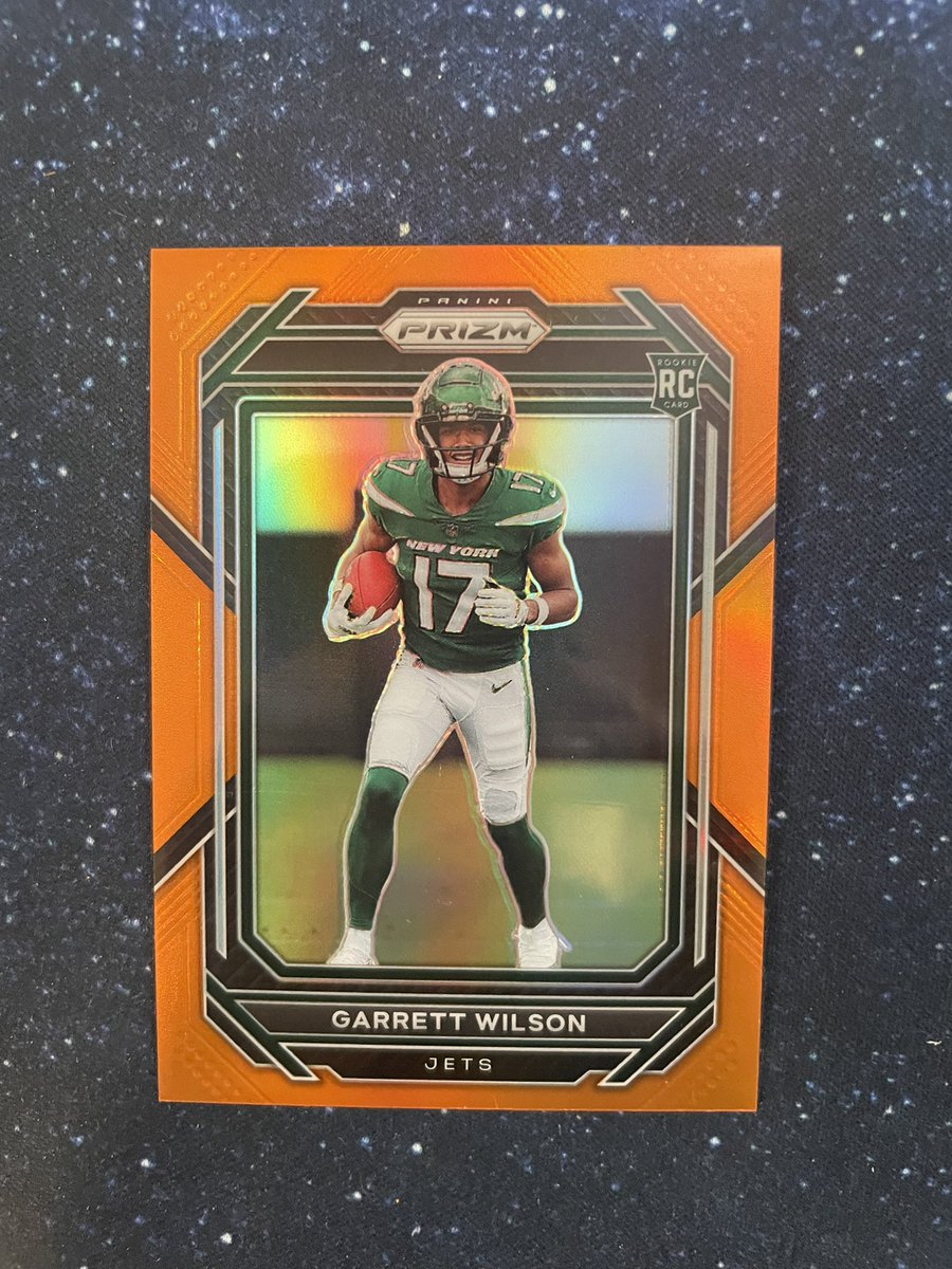 🎁 GIVEAWAY 🎁

I’m giving this Garrett Wilson orange Prizm RC /249 because why not. 

To enter:

- Like/RT
- Tag someone you think this should go to this holiday season
- Don’t tag yrself 

Winner chosen Saturday, 12/16!