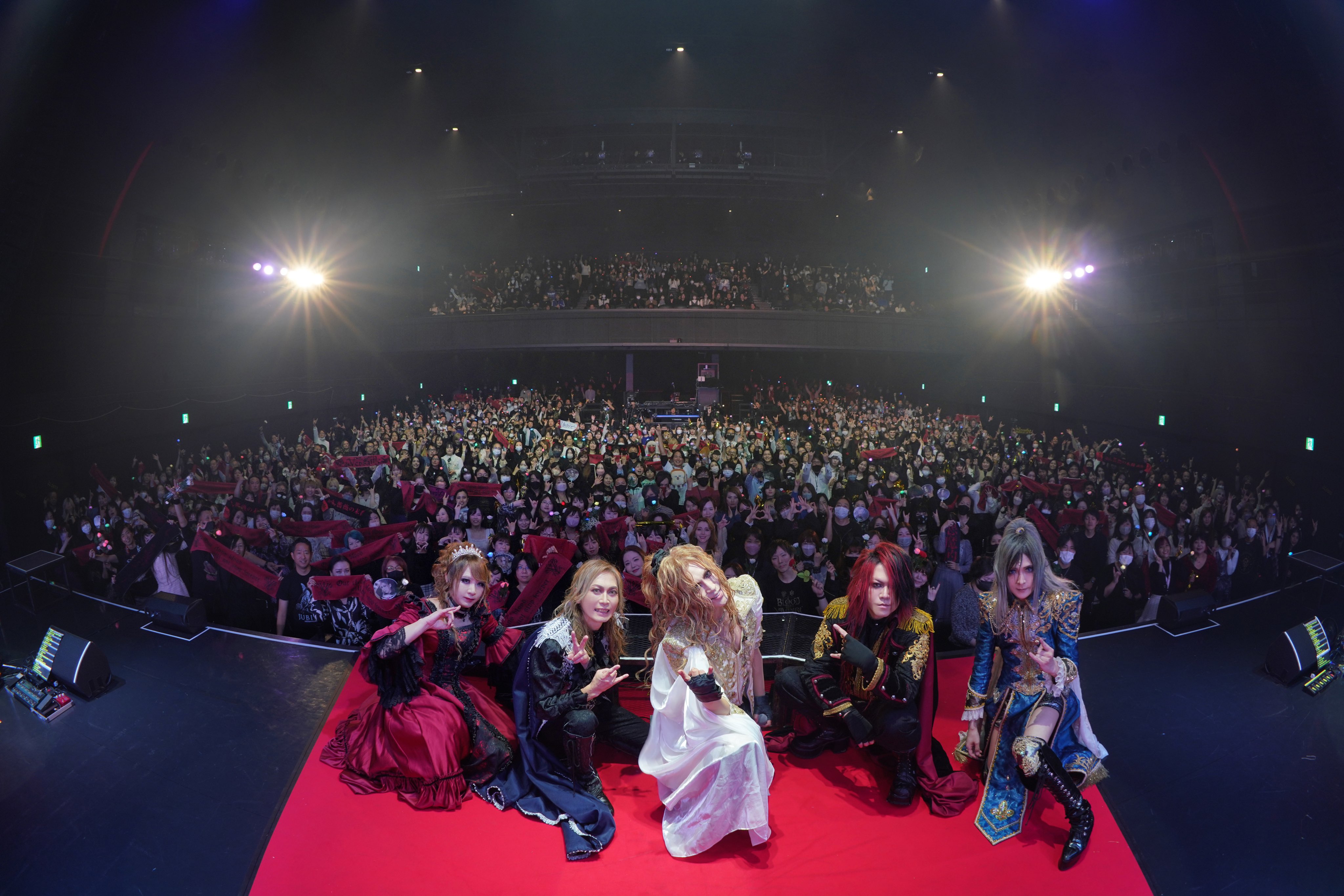 ヴェルサイユ 他の方は購入をお控え下さい CHAIN WALLET / NEXZ『NEXZ LIVE TOUR 2025 ONE BITE』 – JYP