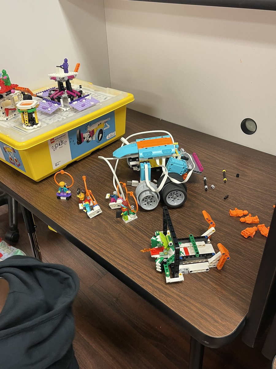 Amy Rauscher (@mrsrauscherces) on Twitter photo Thursday mornings are busy in the 4th grade pod! Robotics, Spelling UIL, Oral Reading UIL, and Knitting Club! I’m grateful to have a team that is so invested in our kids at <a href="/TISDCES/">Creekview Elementary</a>! <a href="/Mrs_NicholsCES/">Ginni Nichols</a> @CBaumbergerCES <a href="/ronettateach1/">Ronetta Williams</a> Thursday mornings are busy in the 4th grade pod! Robotics, Spelling UIL, Oral Reading UIL, and Knitting Club! I’m grateful to have a team that is so invested in our kids at <a href="/TISDCES/">Creekview Elementary</a>! <a href="/Mrs_NicholsCES/">Ginni Nichols</a> @CBaumbergerCES <a href="/ronettateach1/">Ronetta Williams</a>