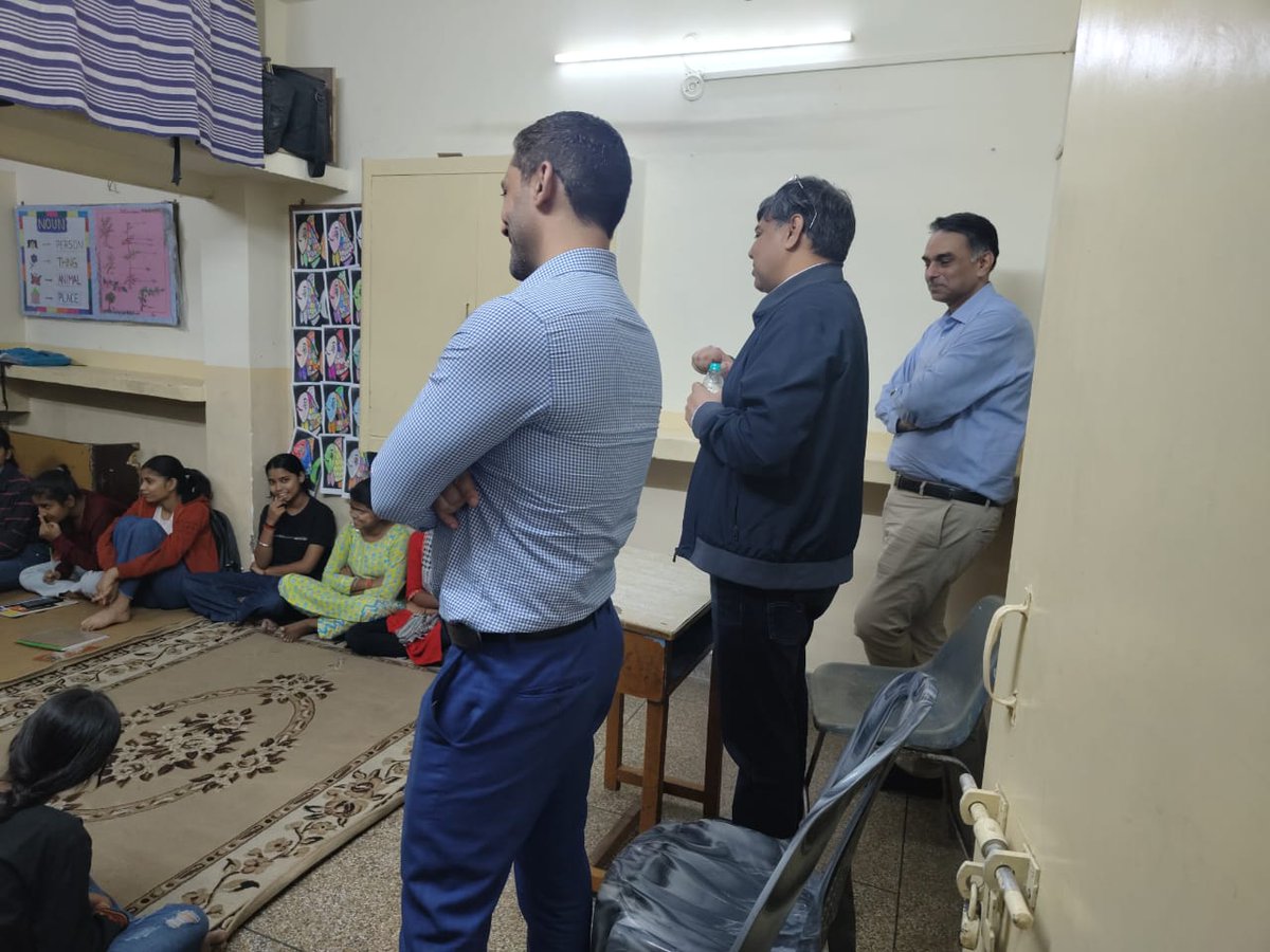 LifeAtNetApp's tweet image. At @netapp we&apos;re proud to aid @vidya_child in their mission to provide quality education support for underprivileged children. Here&apos;s a look at the fun session @puneetgupta9999, Shuja Mirza and other #NetAppers had with some students. 

 #NetAppServes #LifeAtNetApp @NetAppIndia