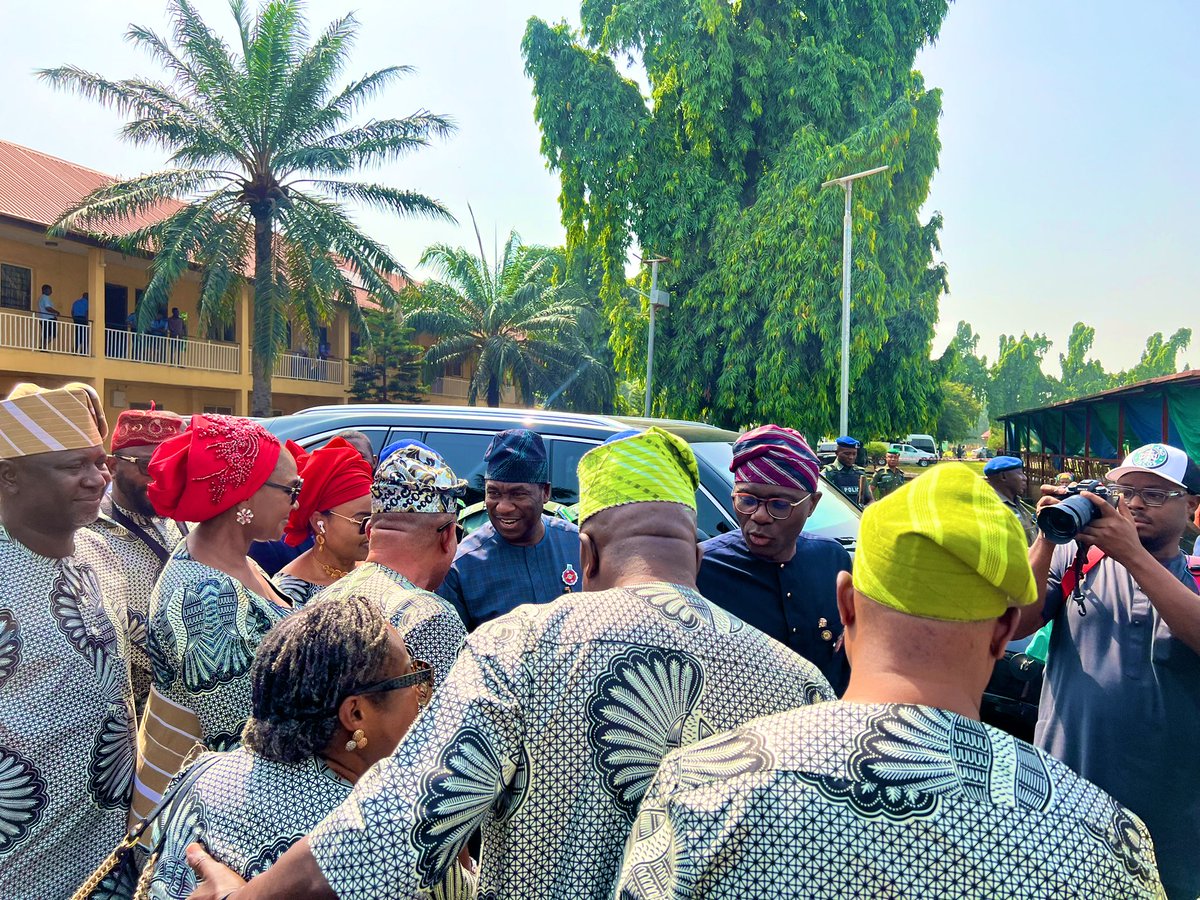 OCCE_LASG's tweet photo. Earlier Today, The Special Adviser, @Titilayooshodi alongside other officials of The Lagos State Government accompanied His Excellency, Governor @jidesanwoolu to the Year 2023 Community Day Celebration organized by the Ministry of Local Gov, Chieftaincy affairs and Rural Dev.. https://t.co/ihJxjvhib7