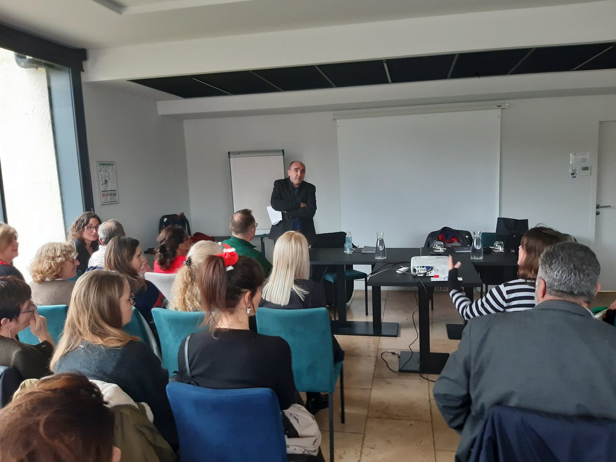 #poleemploi #cahors
Intervention de M. Marceau président de l #umih46 auprès de l'équipe. ▶️Questions et échanges  👍riches autour de la profession .
Merci à M. Marceau pour sa disponibilité .👍collaboration pour être plus efficace ensemble.