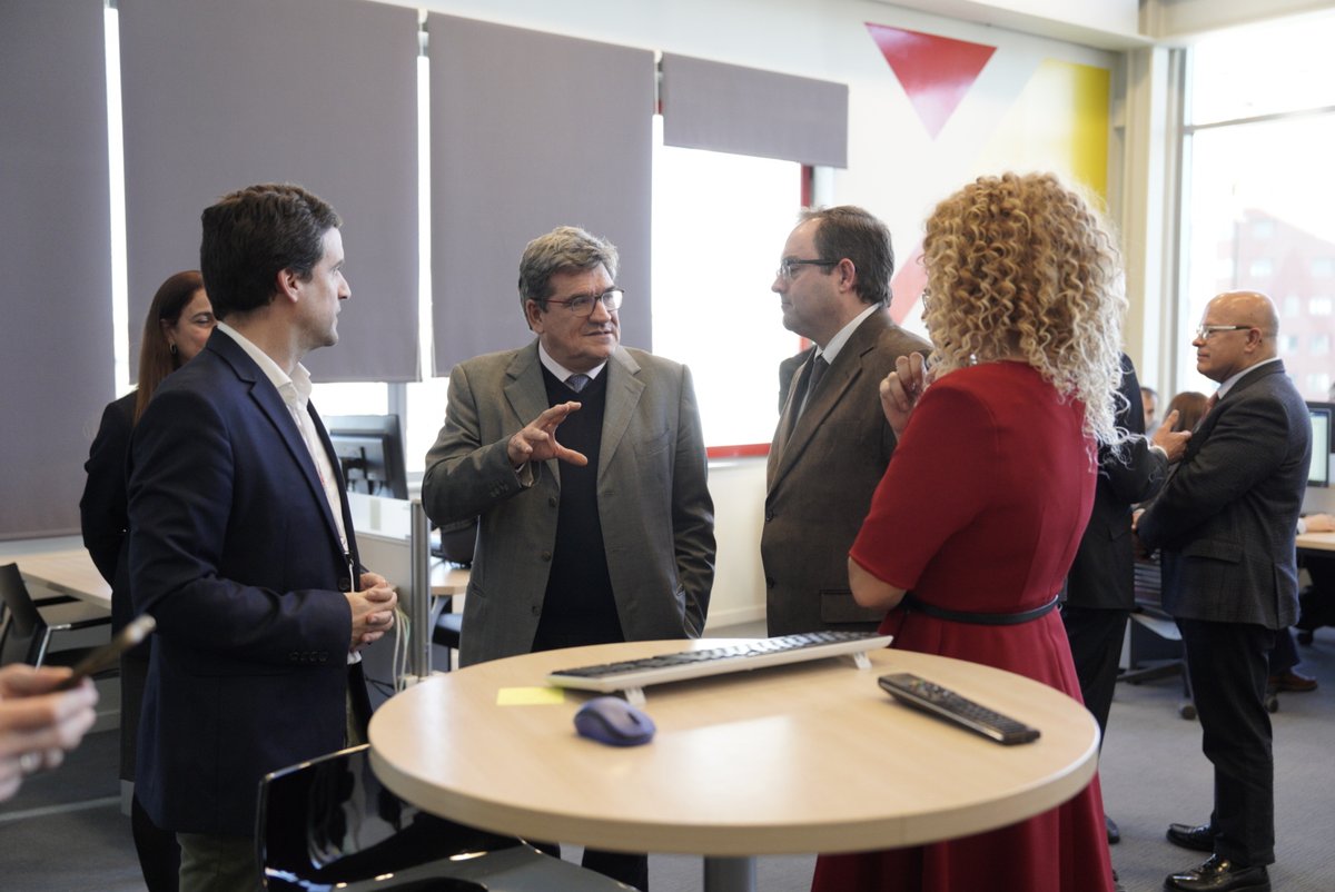 joseluisescriva's tweet photo. 🛡️ La ciberseguridad es clave para una digitalización eficaz, e @INCIBE es la institución de referencia para garantizarla

Hoy he visitado sus instalaciones, me he reunido con su equipo directivo, he conocido a fondo sus proyectos y he felicitado a sus trabajadores por su labor https://t.co/14dSSBE5tt