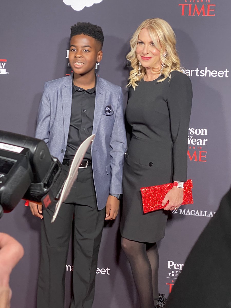 TFK Kid Reporter Ninis presented the @TIME Earth Award to Claire Vlasses, one of 16 plaintiffs who sued the state of Montana in a landmark climate case this year. Watch: tfk.news/3GFKsMP Here’s Ninis at the event in New York City, with TIME CEO Jess Sibley (@jsibo) 🤩