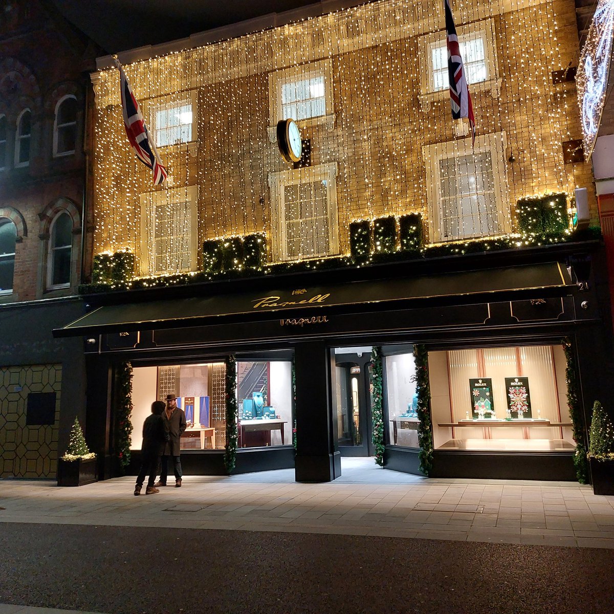 👏👏👏👏  Pragnell's new showroom on Market St looks absolutely beautiful.  #Christmas #Christmas2023 #jewellery #watches #Leicester #Leicestershire <a href="/visit_leicester/">Visit Leicester</a> <a href="/BIDLeicester/">BIDLeicester</a> #shopping #giftsforhim #giftsforher