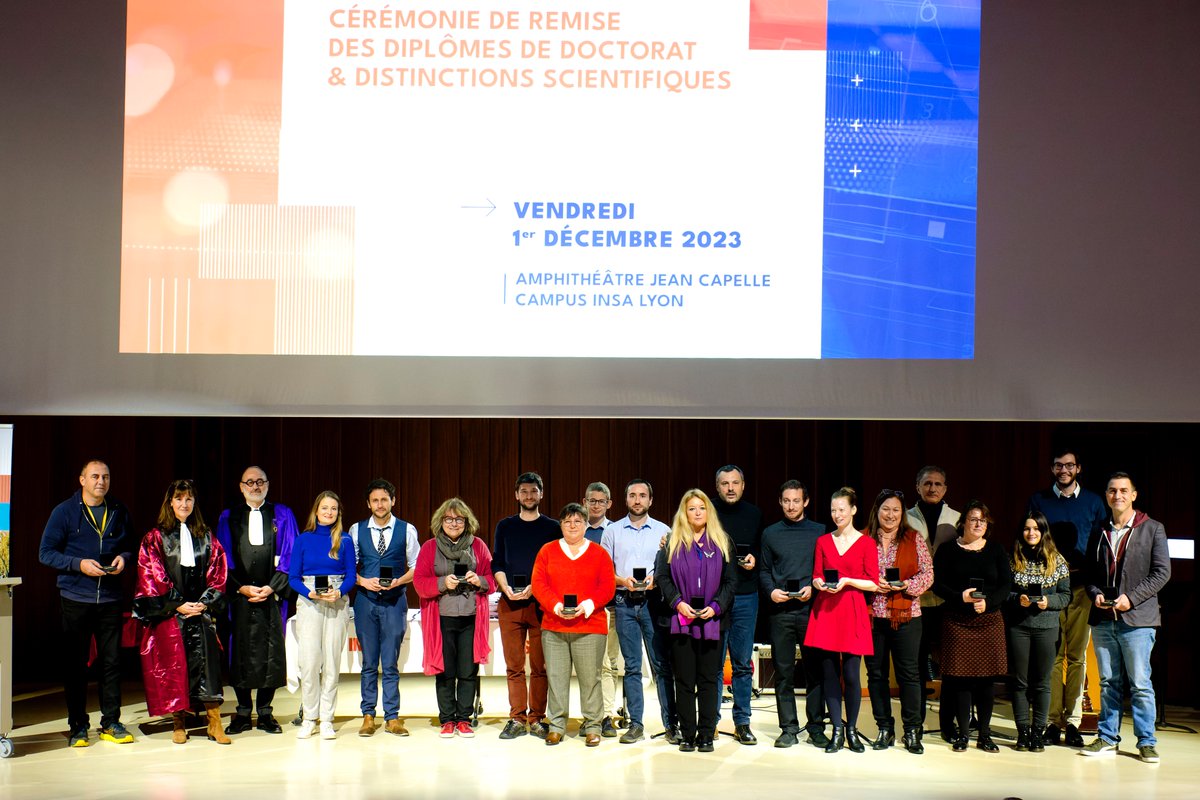 Agnès Rodrigue, Maîtresse de Conférences au MAP, reçoit la Médaille des "Distinctions Scientifiques" de l'INSA Lyon pour l'année 2022 !

Son équipe FIAT LUX constituée d'étudiants de l'INSA Lyon et de l'UCBL avait été la plus récompensée lors de la compétition IGEM 2022 !!