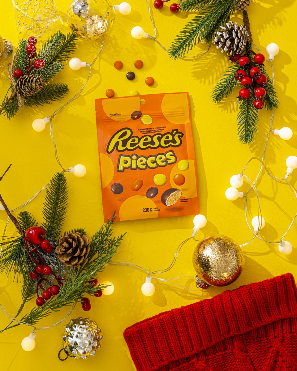 Sparkling decor, twinkling lights, and the sweet perfection of REESE'S PIECES – just what we need this season! ✨🎄🍫

#Reeses #ReesesCanada #ReesesPieces