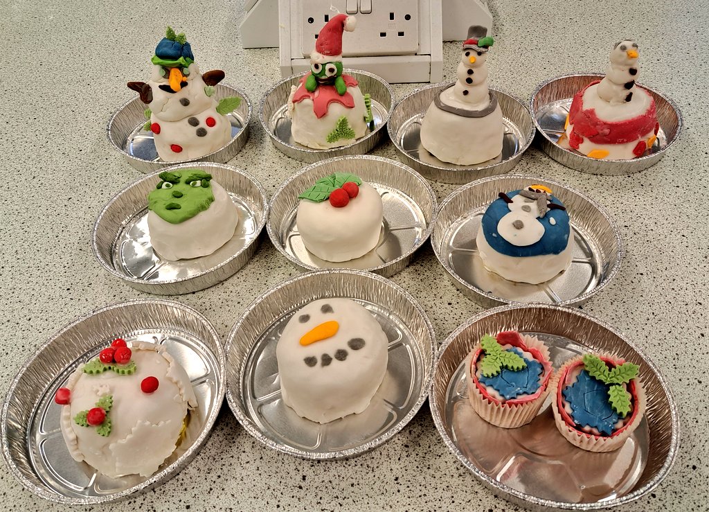 A creative selection of mini Christmas cakes from the S1 baking craft elective 💫 #BGE #Christmas