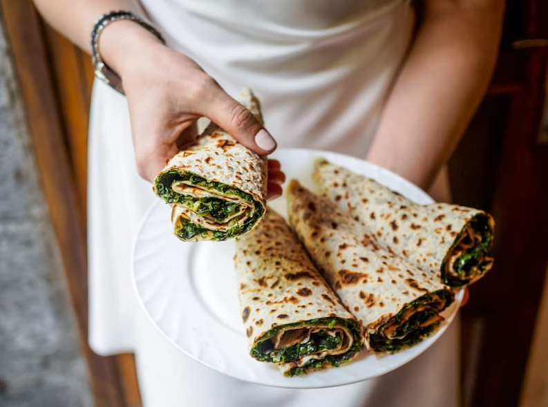 The dish which represents Artsakh is undoubtedly the 'Jingyalov Hats', a complete vegan dish full of chopped greens (it might include more than 40 herbs) stuffed into a paper-thin flatbread, which is cooked on the stovetop🥙🥪

#ArtsakhIsArmenia #StandWithArmenia