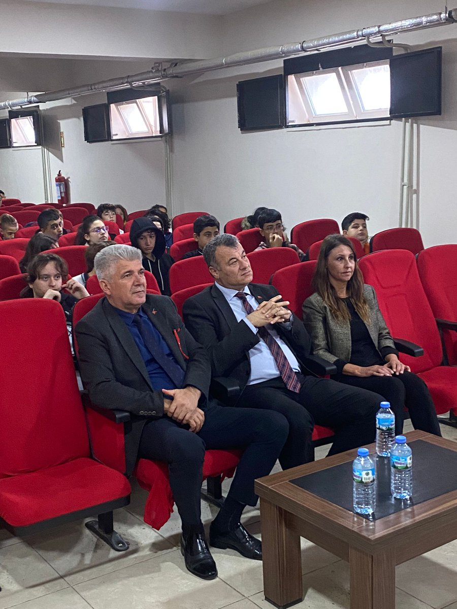 DidimValiler's tweet photo. İnsan Hakları ve Demokrasi Haftası kutlama programımız okulumuzun çok amaçlı salonunda gerçekleştirildi.Emeği geçen öğretmenlerimize ve öğrencilerimize teşekkür ederiz.@tcmeb  @Aydin_MEM @ekicis20 @DidimMem @metelek https://t.co/atz3iqYhgT