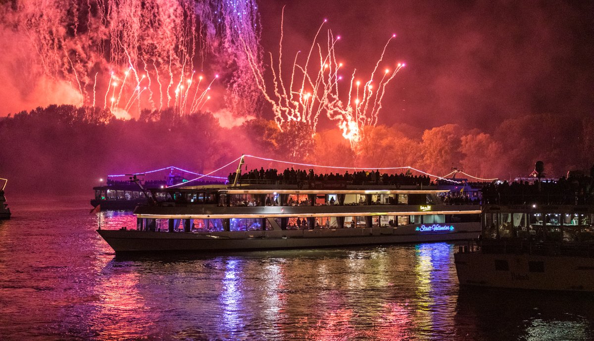 🎆 Save the date! Am 04. Mai 2024 startet das Spektakel Rhein in Flammen 2024 in Bonn. Mit einer Drohnenshow kombiniert🚢🔥

🎫Sichern Sie sich vor Weihnachten die Tickets: bonnticket.de/artist/rhein-i…
 Mehr Infos: rhein-in-flammen.com
 #Rheininflammen #bonnregion

©Dominik Ketz