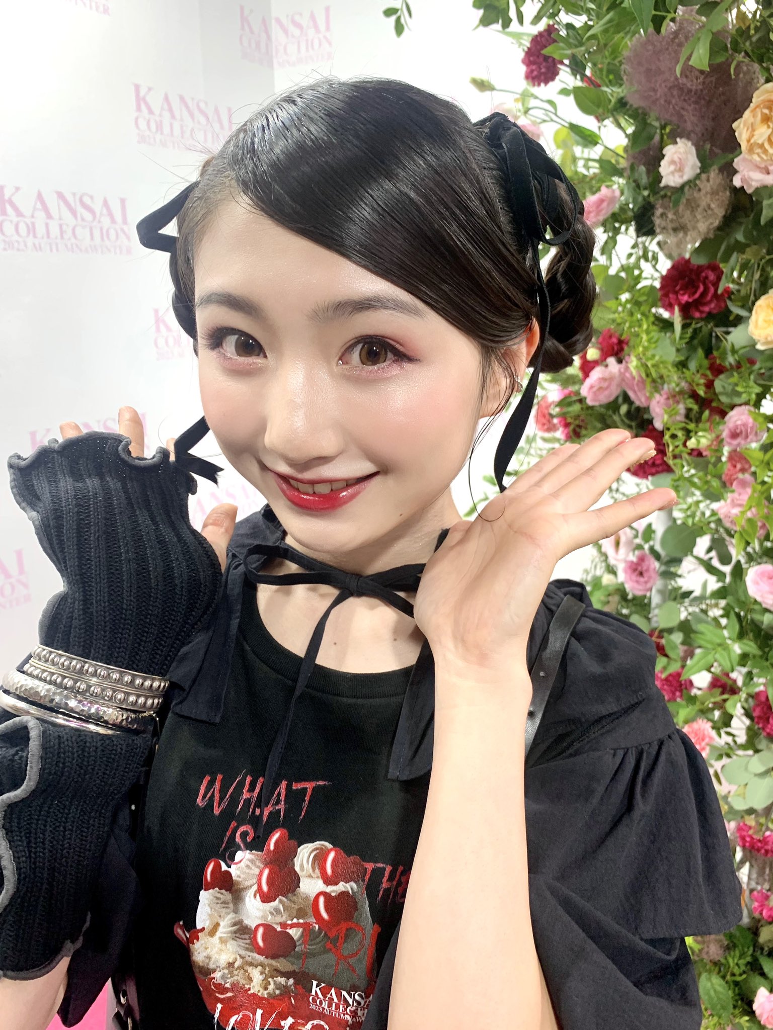 塩月希依音さん 直筆サイン入り生写真 夏コン 赤背景 NMB48 塩月希依音 生写真 ②