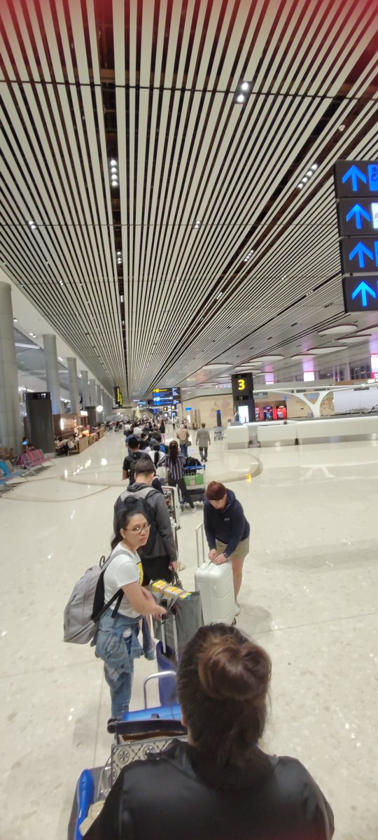 puwitter's tweet photo. Wtf #cebupacific singapore #5J804 https://t.co/m2o9dwAs8D