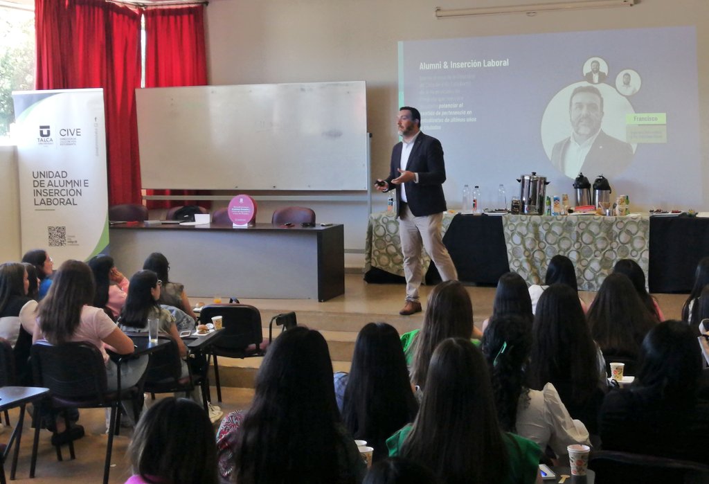 NutriUTalca's tweet photo. 💪 Egresad@s de #NutriciónUTalca recibieron esta mañana información sobre los pasos a seguir en esta etapa, así como de profesionales de #AlumniUTalca 💪💪🍀🍀 @CsSaludUTalca
#FCSUTalca #Talca #EducaciónSuperior #ADM24
#Jueves https://t.co/quc7MtMDbU
