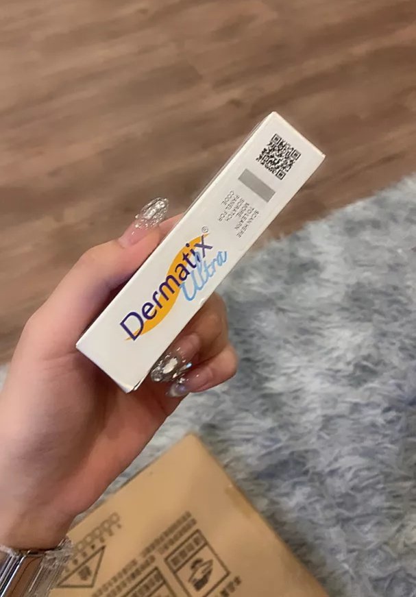 zaiquzai's tweet photo. I pergi farmasi cari ubat parut kesan minyak panas, dorang suggest yang ni. A bit surprising, my scar dah pudar in a week je wehh https://t.co/h8SUQbQFrY