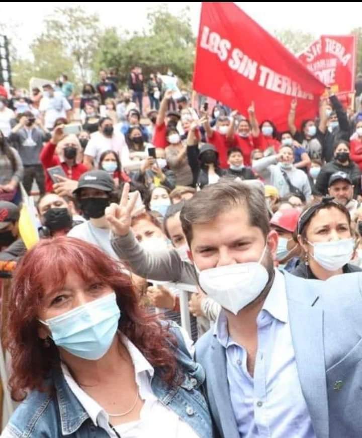 JessiCaaaTorres's tweet photo. Sr Presidente Gabriel Boric, favor no se rinda frente a la violencia política. Defienda nuestro Plan de Emergencia Habitacional.
Que no Jodan a su pueblo que confía en la palabra empeñada.
Sr.Pdte. estamos construyendo, aquí  vivos y luchando.
@GabrielBoric @carlosmontestwt https://t.co/DbX6AJvoyg