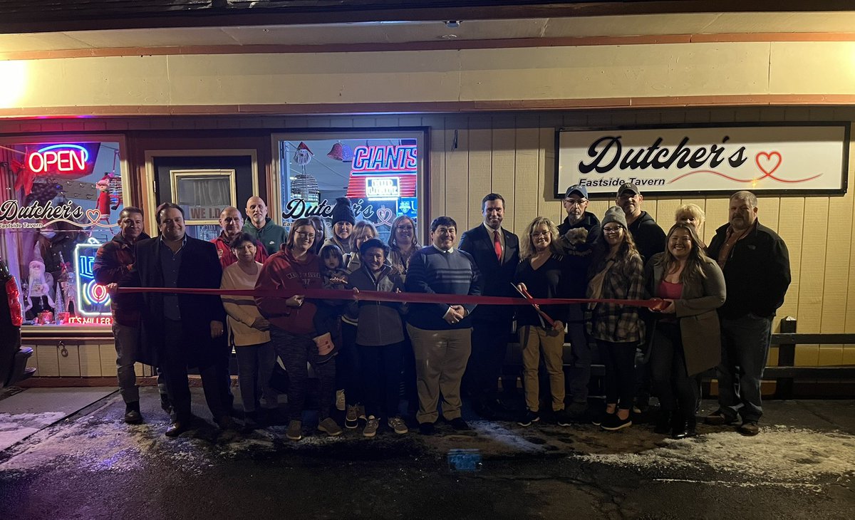 🍻Dutcher’s Eastside Tavern is open!🍻The former Front Door Tavern is now owned by Donna Manwaring and opened to the public this week. A great hang out spot on the east side, thanks for having us all last night!🍻