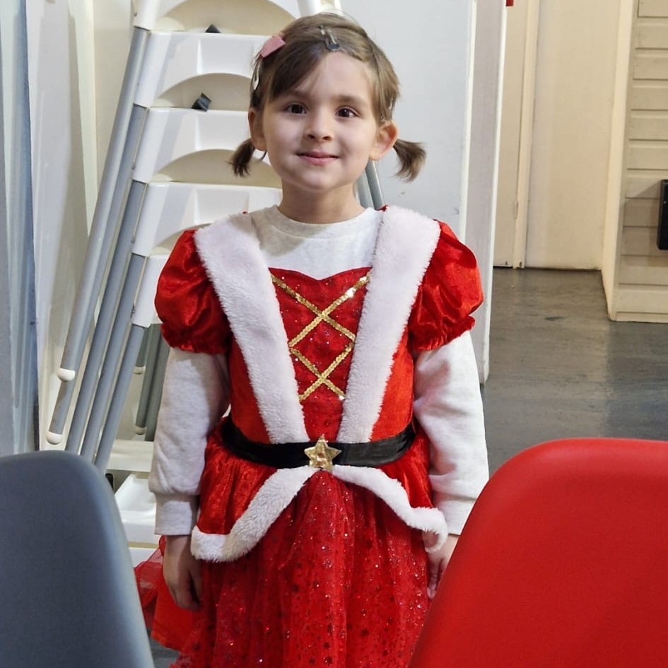 (3/3): 'Isabellah had 9 intense chemotherapies, 6 weeks of proton beam therapy & 6 months maintenance. We are so proud of her. She still has routine scans every 3 months with her next one due around Christmas.' Amy, Isabellah's mum. Read Isabellah's story bit.ly/3tgsHAu